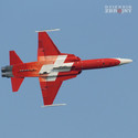 Serwis F-5 Tiger II z czerwoną gwiazdą na stateczniku