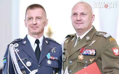 Pożegnanie specjalsa, powitanie pilota myśliwca. DORSZ z nowym dowódcą