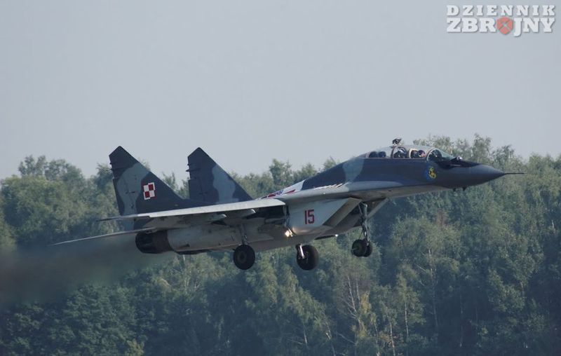 niski przelot MiG-29UB