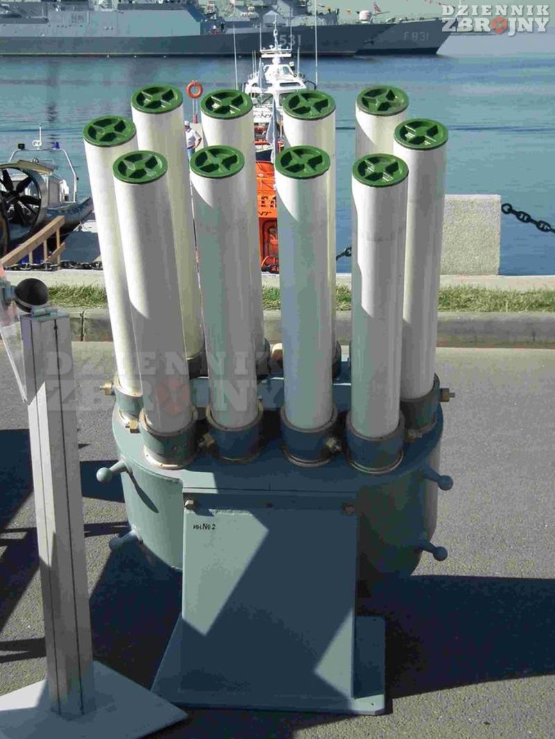 Wyrzutnia pocisków pozornych PU-1716 systemu KT-308