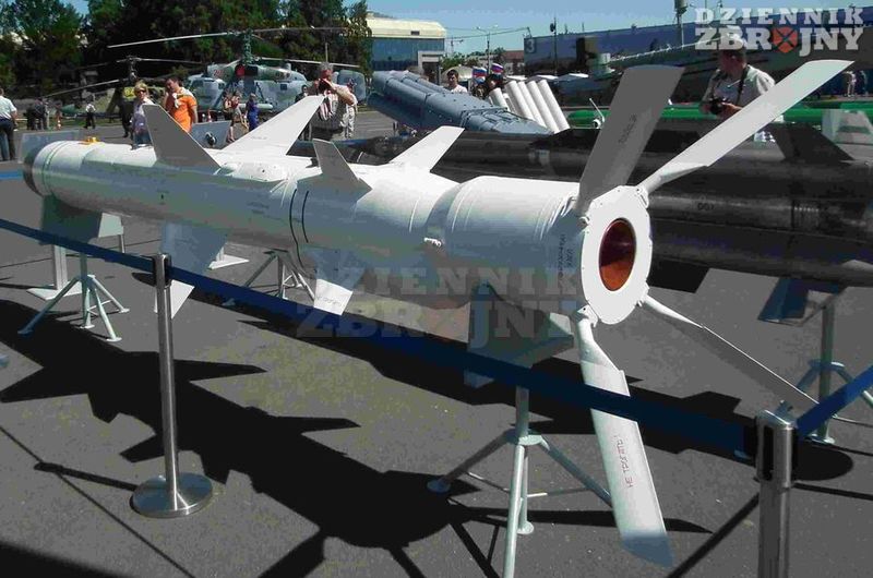 Pocisk Ch-35UE od tyłu