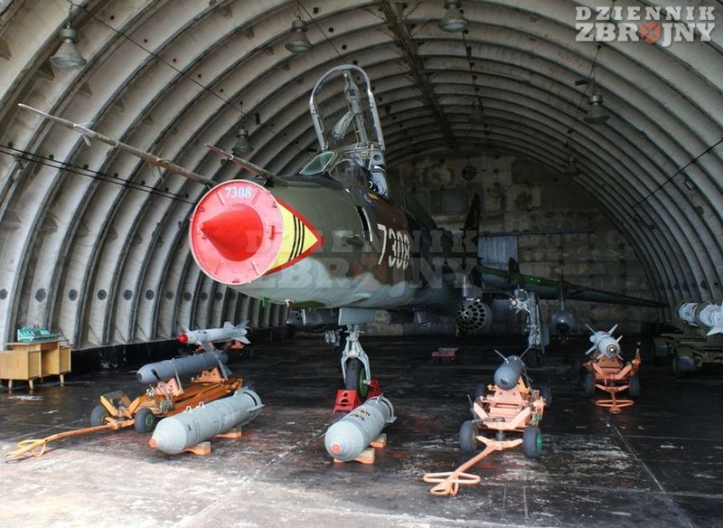 Su-22 z pakietem uzbrojenia