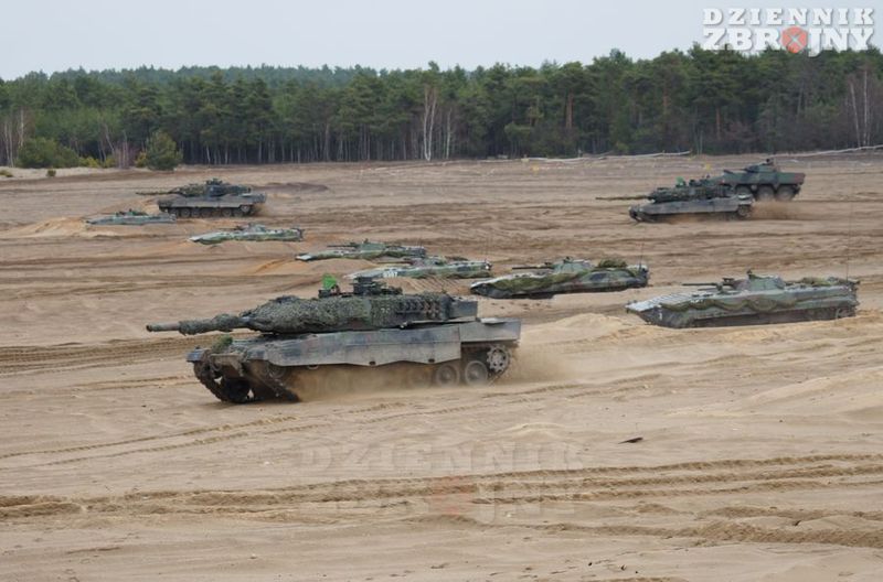 Leopardy A5 i A6 przechodzą przez nasze pozycje obronne.