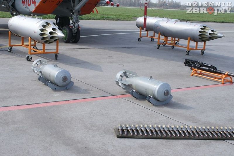 Klasyczne bomby, szkoda takiej maszyny na takie uzbrojenie.