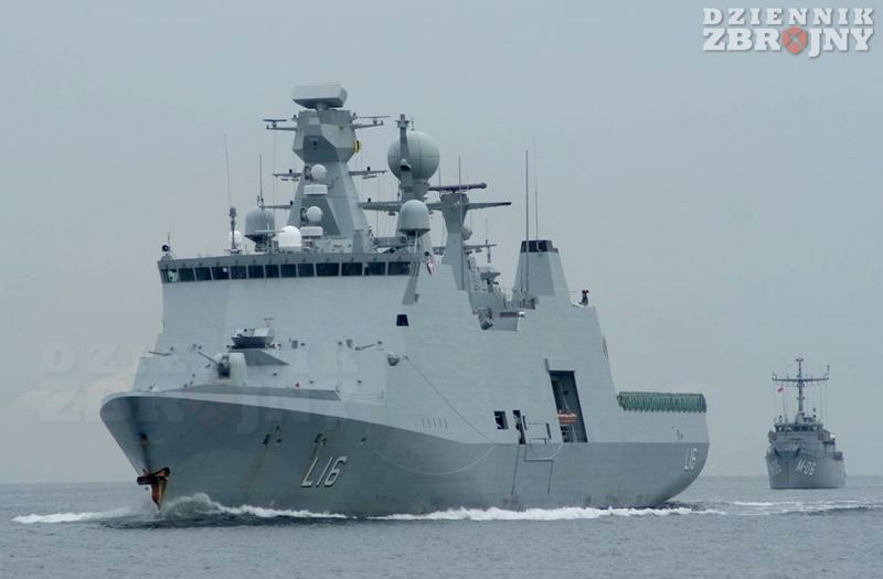 HDMS Absalon, za rufą łotewski Talivaldis.