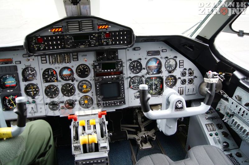 Kokpit samolotu Bryza.