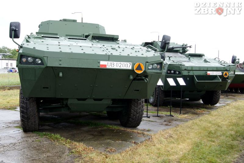 Weterani po remoncie, z lewej po Afganistanie, z prawej po Czadzie. 