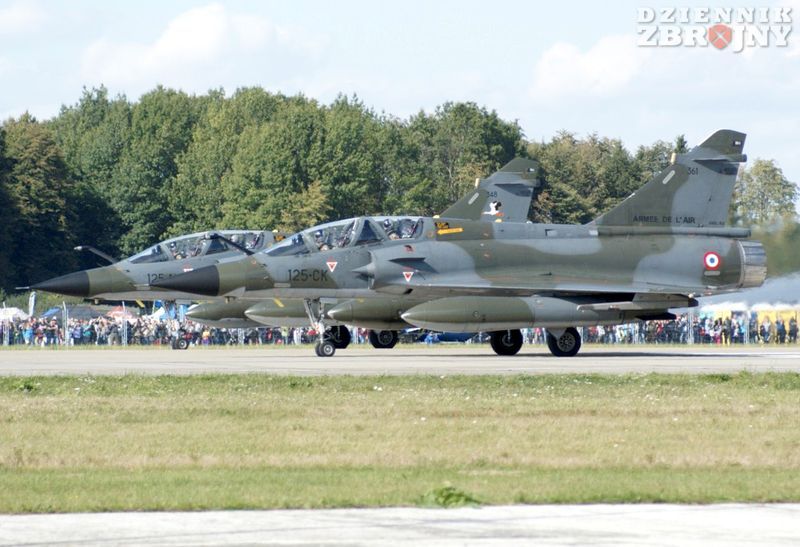 Startuje para francuskich Mirage 2000D.