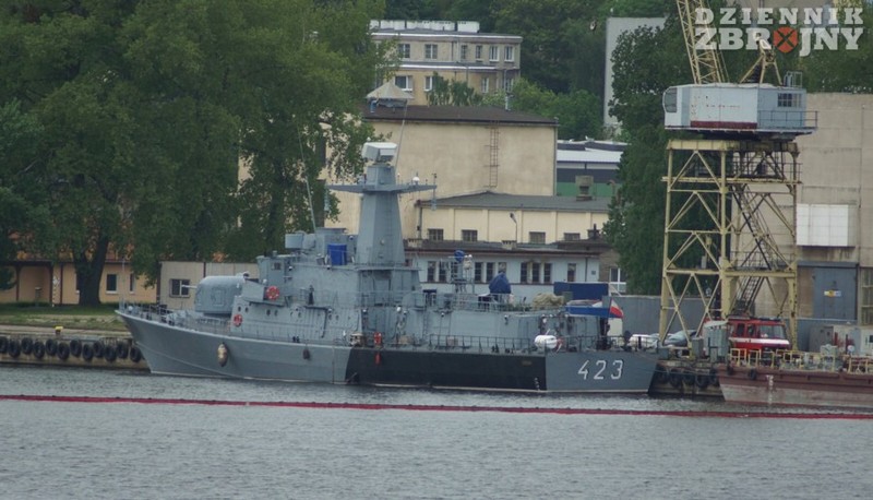 ORP Grom w stoczni, prawdopodobnie to pierwszy okręt rakietowy w PMW zintegrowany z RBS-15 Mk3