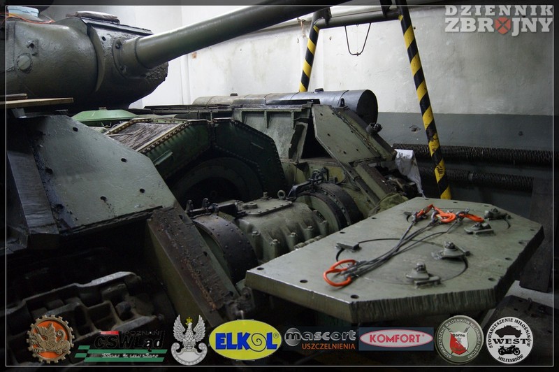 Remont ciężkiego czołgu IS-2