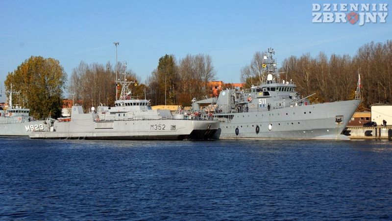 ORP Kontradmirał X. Czernicki oraz norweski Rauma