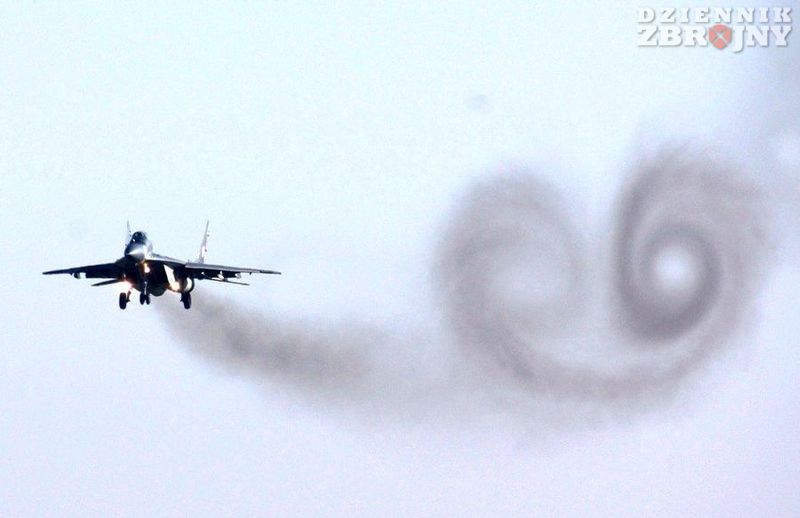 Lądowanie zadymiarza MiG-29