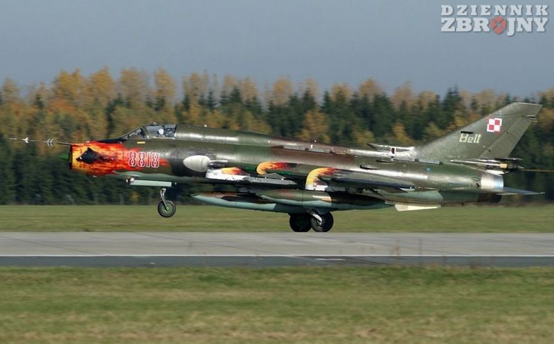 Szturmowo-bombowy Su-22M4K.