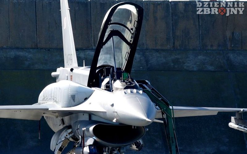 F-16D Jastrząb.