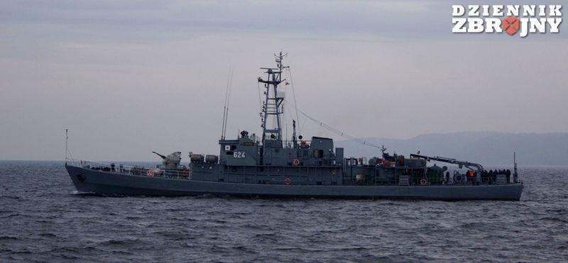 W morze wychodzi ORP Czajka.