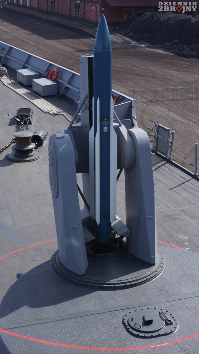 Wyrzutnia Mk.13 ze szkolnym pociskiem SM-1